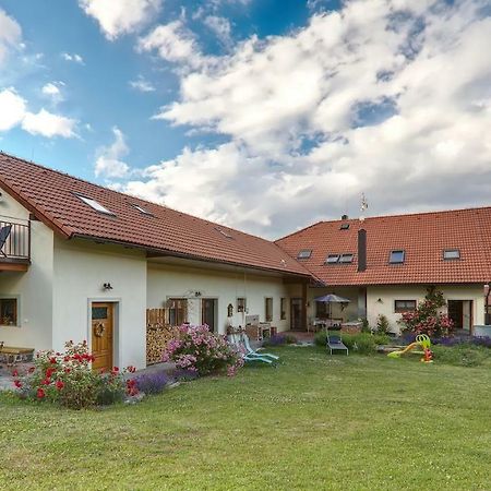Apartamento Zeleny Statek Bzova Exterior foto