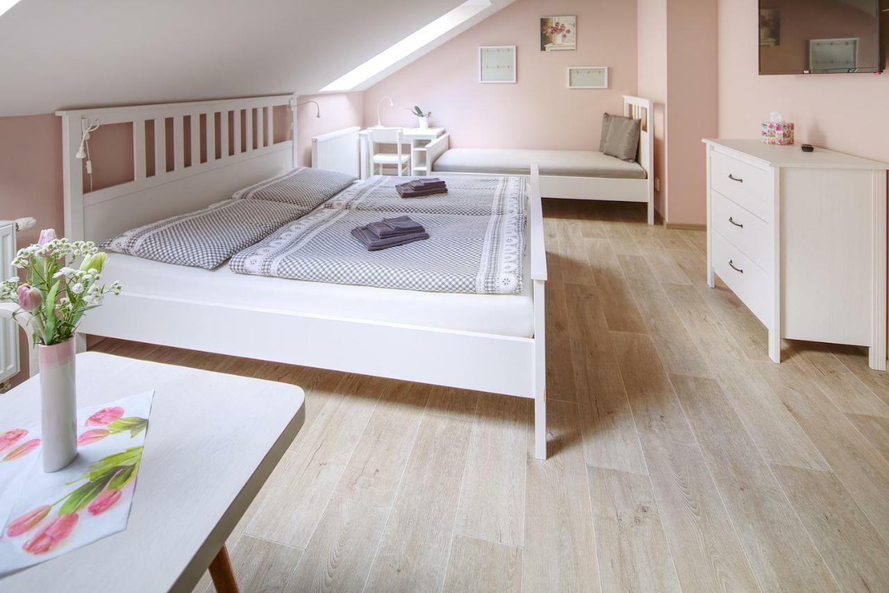 Apartamento Zeleny Statek Bzova Exterior foto